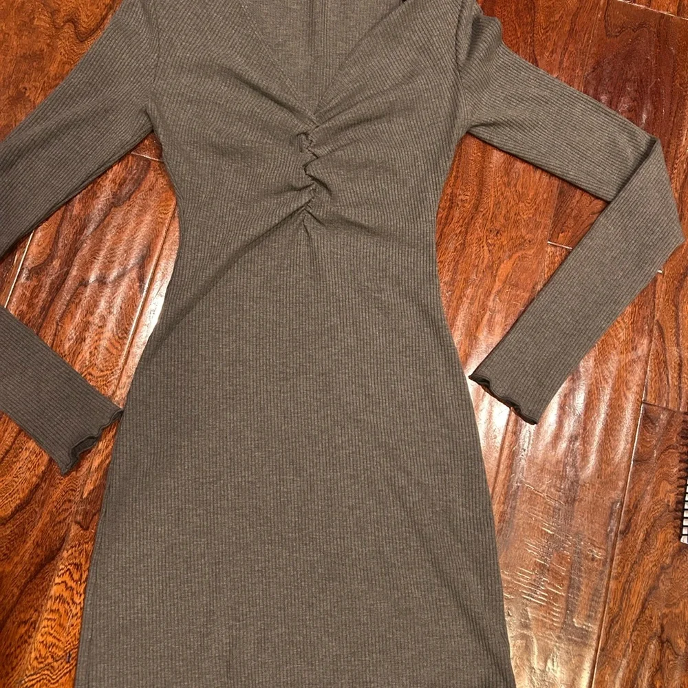 Reformation Jennie small chic ribbed ruched Long Sleeve smoke grey mini Dress - Picture 2 of 4